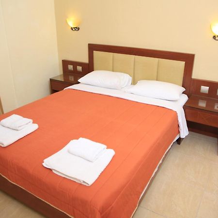 Hotel Zeus Afytos Buitenkant foto