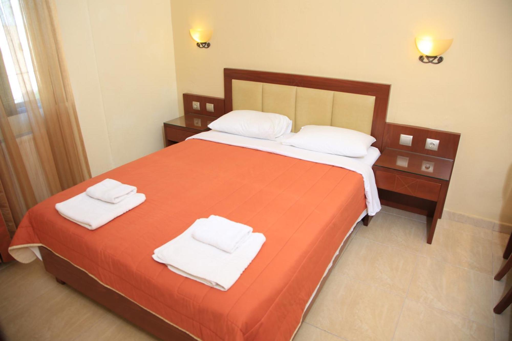 Hotel Zeus Afytos Buitenkant foto