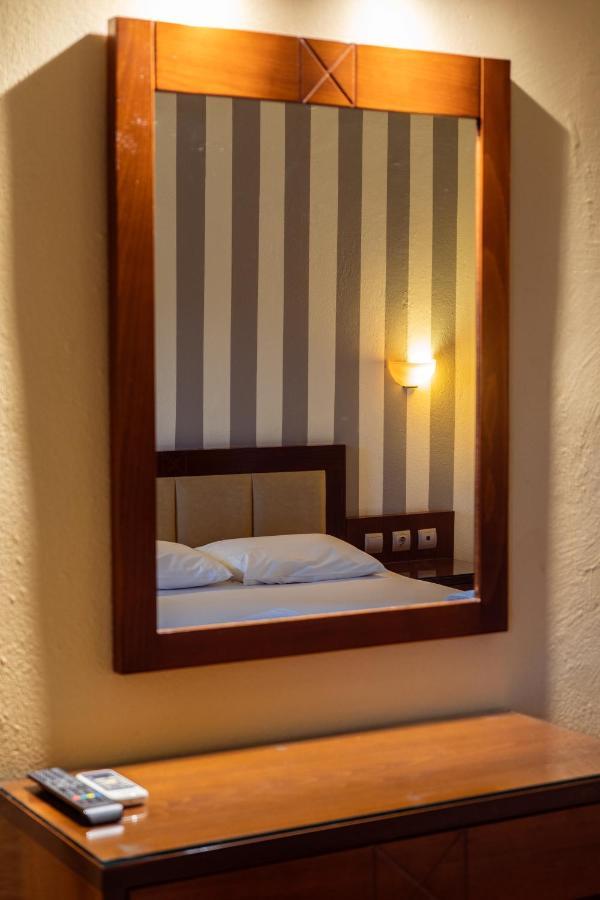 Hotel Zeus Afytos Buitenkant foto