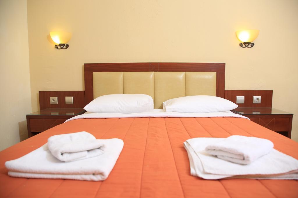 Hotel Zeus Afytos Buitenkant foto