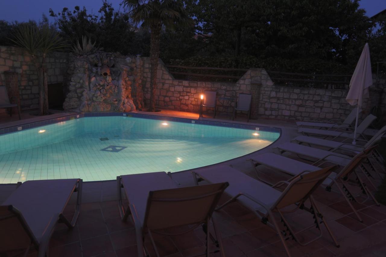 Hotel Zeus Afytos Buitenkant foto